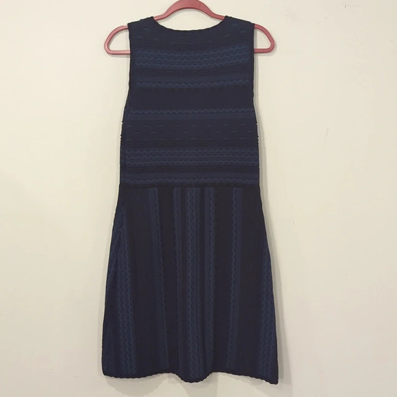 Ann Taylor Dress Navy Sleeveless Textured Knit Stretch size Medium - Picture 7 of 12